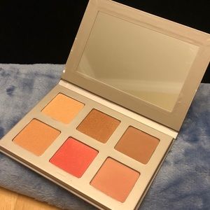 Iconic London Blaze Chaser face palette